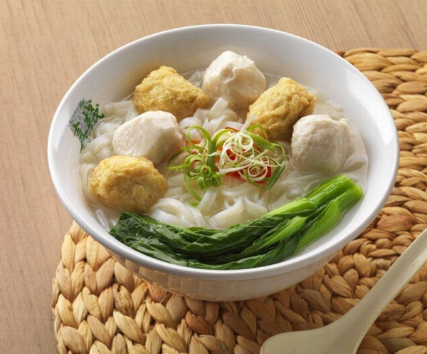 鮮魚湯魚蛋魚腐河,天天由工場新鮮製作,保證鮮味。